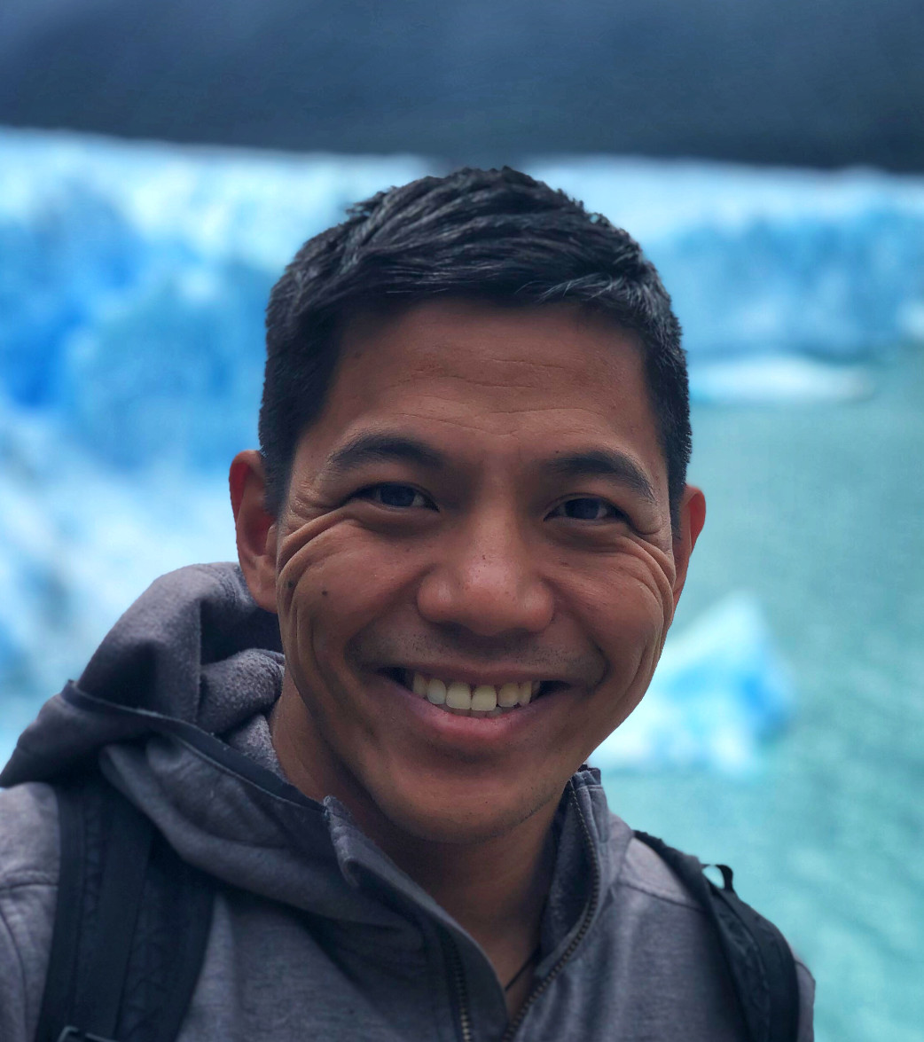 Haz Yano, in front of a glacier