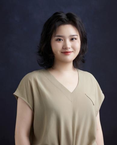 Hannah Wang Headshot