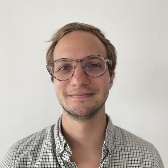 Headshot of Alejandro Roemer